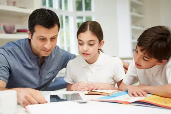 Cómo ayudar a mis hijos a estudiar y hacer los deberes